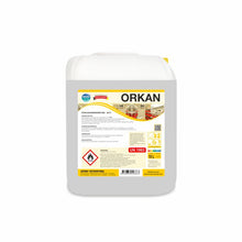 Ein weißer 10-Liter-Behälter mit der Aufschrift "Arcora Orkan" von Arcora International GmbH, mit Verwendungs- und Sicherheitsinformationen für Kühlhausreiniger bis -30°C, Abbildungen von gereinigten Räumen, Gefahrensymbolen und einer Warnung vor entzündlichen Stoffen auf der Vorderseite.