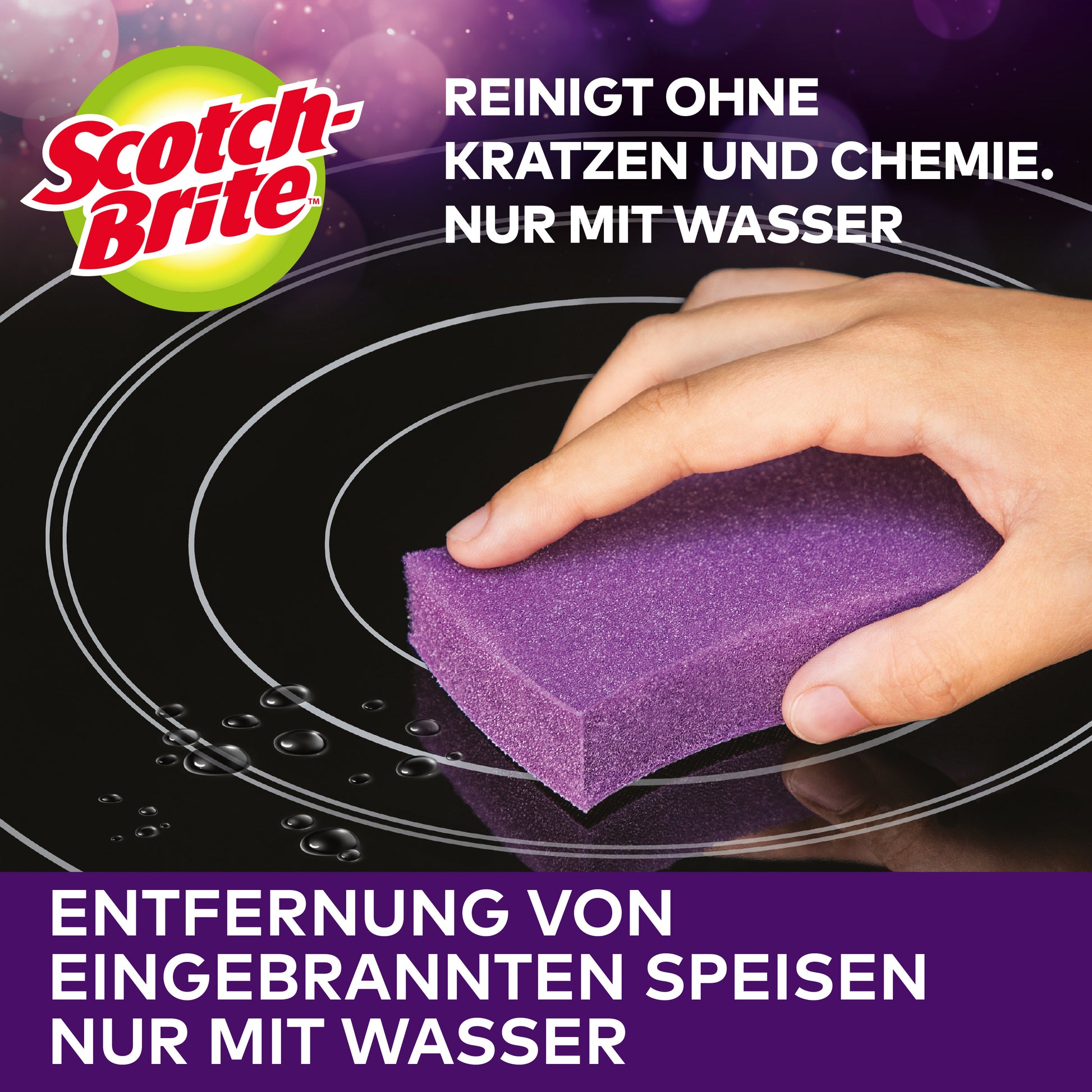 Eine Hand reinigt ein Kochfeld mit dem Scotch-Brite™ Glaskeramik-Reinigungsschwamm von 3M Deutschland GmbH. Deutscher Text betont kratzfreie, chemiefreie Reinigung nur mit Wasser und effektives Entfernen von eingebrannten Rückständen.