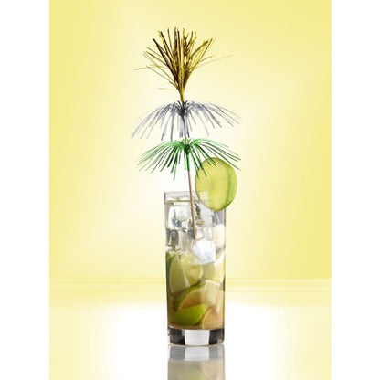 A tall glass with ice, lime wedges, and a light drink is garnished with a lime slice and a PAPSTAR 100 decoration pick from PAPSTAR GmbH in metallic gold, silver, and green – ideal for stylish presentations against a yellow background.