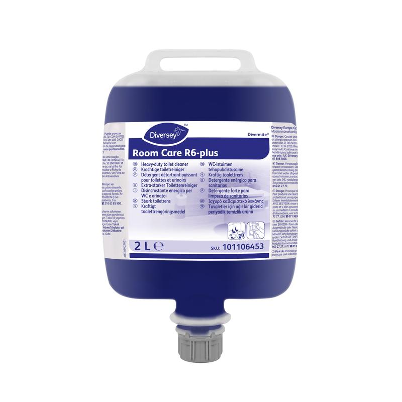A 2-liter bag of Diversey Room Care R6 plus high-performance toilet cleaner concentrate from Diversey Deutschland GmbH & Co. OHG, with multilingual information and integrated spout for effective cleaning.