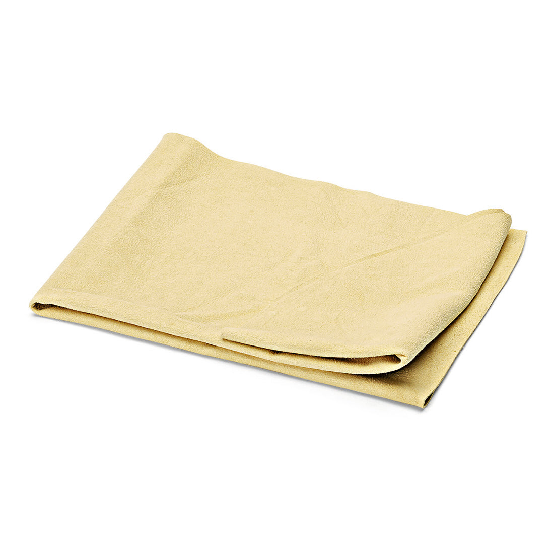 Ein gefaltetes beiges Nölle Profi Brush Chamois Fensterleder liegt auf weißem Grund, perfekt für eine streifenfreie Reinigung. Dieses Echtledertuch von Nölle Profi Brush Bürsten- & Pinseltechnik e.K. sorgt für ein makelloses Ergebnis.