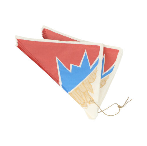 Two PAPSTAR 1000 French fry cones made from parchment substitute in "Zick-Zack" design, from PAPSTAR GmbH, are stacked and bundled with a thin brown thread.