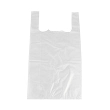 The Starpak 500 shirt carrier bags (HDPE, 48x27x12 cm, white) stand out flat against a white background, highlighting their folds and handles – ideal for light items. Package contains 500 pieces.