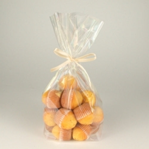 The Starpak 10 bottom bags made of transparent PP contain small yellow muffins in brown paper cups, are closed with a light ribbon, and arranged against a simple background.