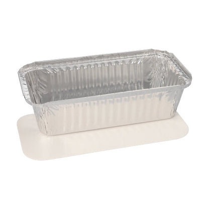 A Starpak 25 tray, aluminum + insert lid, PP-coated pan rests on white parchment paper - perfect for catering or take-away.