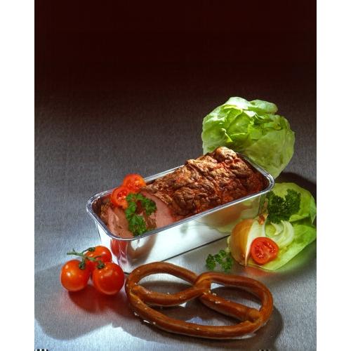 On a rectangular Starpak 10 loaf pan tray (1.09 l, 6 cm x 10.2 cm x 23 cm) there are slices of meatloaf with tomatoes and parsley. Around the tray are salad, cherry tomatoes, a pretzel, and half an onion, garnished with parsley and tomatoes.