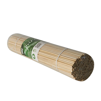A bundle of 250 skewers from PAPSTAR GmbH, "pure" bamboo, secured with white bands and a green label around the middle.