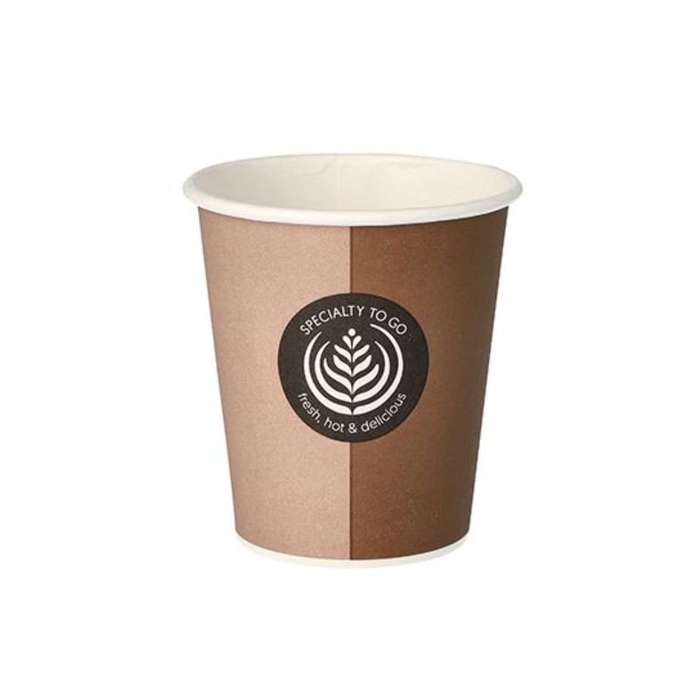 Ein Starpak Pappbecher für Heißgetränke 0,2 l mit zentralem Logo in Form eines stilisierten Blattdesigns und den Worten „Specialty To Go, frisch, heiß & lecker“ ist prominent platziert. Dieser Einweg-Kaffeebecher ist ideal für Heißgetränkeliebhaber und präsentiert sich elegant vor einem schlichten weißen Hintergrund.