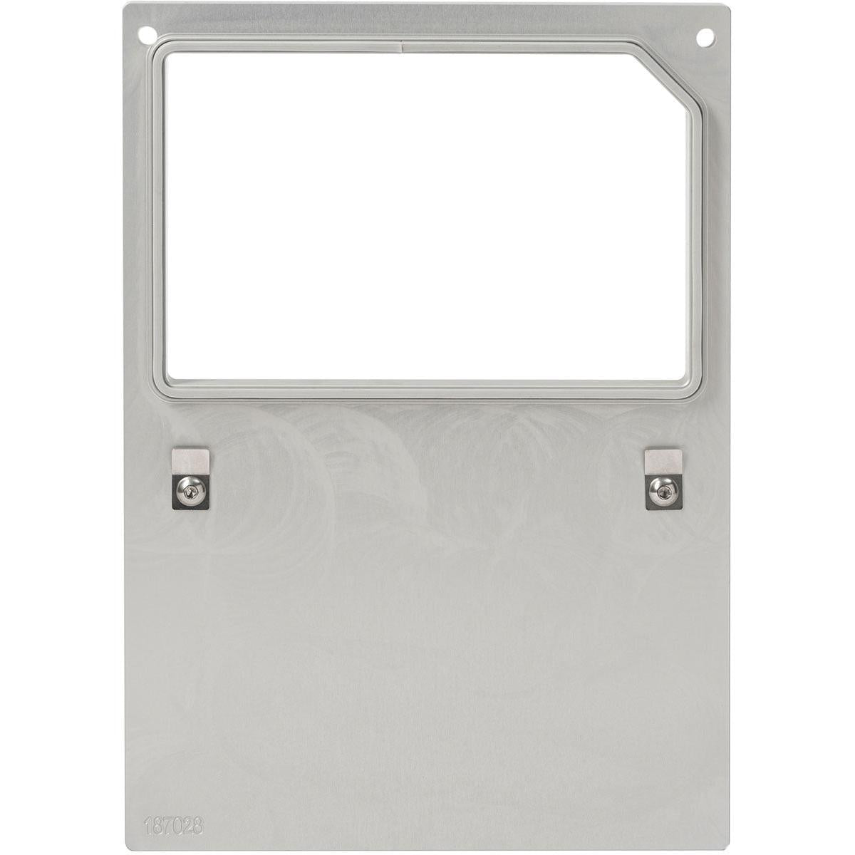 A rectangular metal plate for cassette DF10/20 for Polardeli rPET 300/500/750ml tray from Duni GmbH has a window with a cutout at the top, two screws at the bottom in the middle, and the engraving "187028" in the lower left corner.