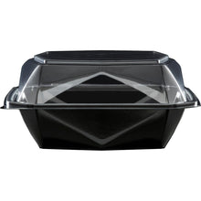 Der Octaview® M+ Schwarz/Transparent APET 185x185x90 Takeout-Behälter der Duni GmbH wird geschlossen, von vorne gesehen, vor weißem Hintergrund gezeigt - eine ideale transparente Verpackungslösung für Food-Präsentation.