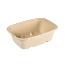 Der Bagasse Bowl CUBE RECTANGULAR der Duni GmbH ist ein unbeschichteter, brauner, biologisch abbaubarer Lebensmittelbehälter aus geformten Fasern in rechteckiger Form, der leer in einem leichten Winkel auf einem weißen Hintergrund dargestellt ist.