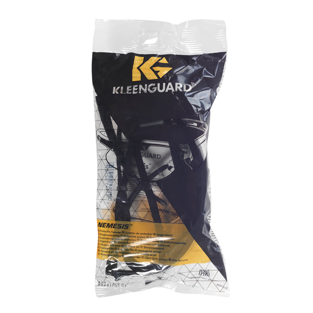 Eine versiegelte Kunststoffverpackung enthält Kimberly-Clark GmbH Auslaufartikel: KleenGuard® V30 Nemesis™ Schutzbrille mit IRUV 5.0 Sichtscheiben (Grün), 1 Karton mit 12 Gläsern; Produktangaben sind in Weiß und Gelb auf der Verpackung aufgedruckt.