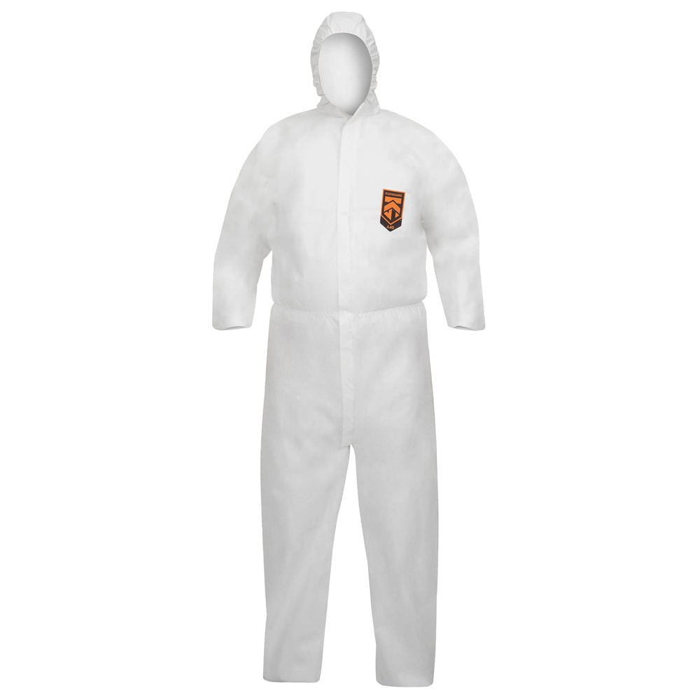 The KleenGuard® KGA10 from Kimberly-Clark GmbH is a white, breathable protective suit against particles with a hood and orange-black logo on the left chest; it covers the entire body and is depicted against a neutral background.
