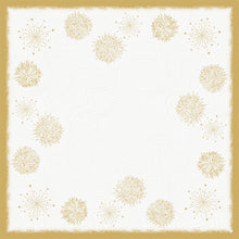Die Bio-Dunicel-Mitteldecke 84x84cm Sparkly white von Duni GmbH hat einen quadratischen weißen Hintergrund mit einem strukturierten goldenen Rand und Sternenmustern an den Rändern sowie Wellenlinien in der Mitte - perfekt für eine umweltfreundliche Tischgestaltung. Packung (20 Stück).