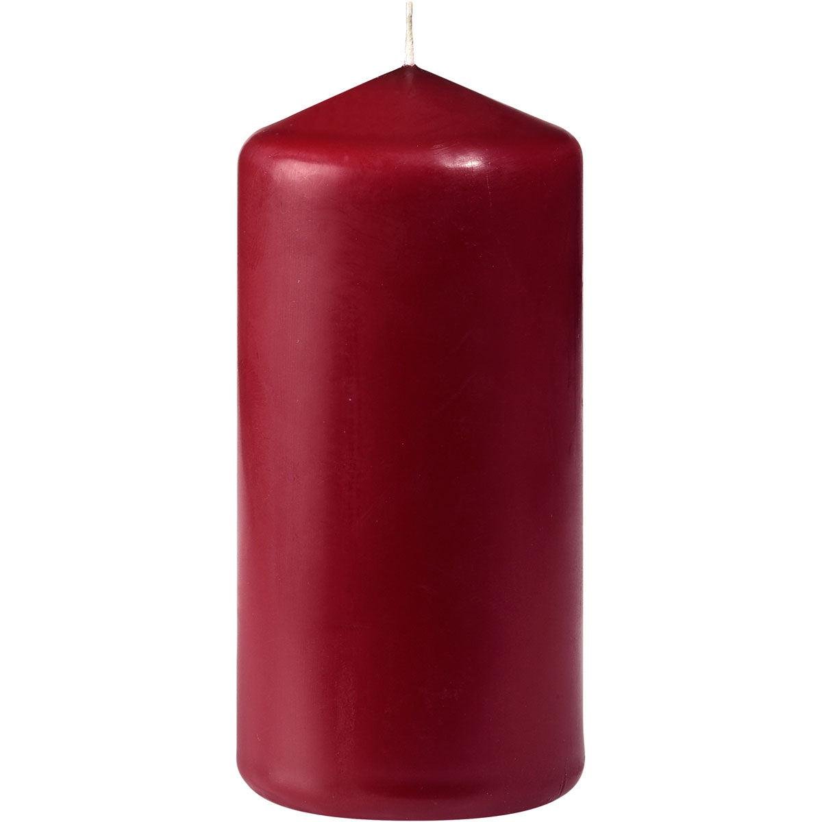 A tall, cylindrical red pillar candle from Duni GmbH (100 x 50 mm) with a smooth surface and unburnt wick offers a long burning time of approx. 20 hours.