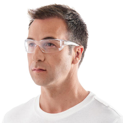 A man with short brown hair wearing a 3M™ Virtua™ Safety Glasses AP, a clear lens from 3M Deutschland GmbH, and a plain white shirt looks slightly to the side against a white background.