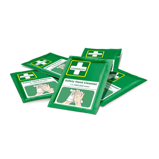 Fünf grüne Packungen des "Cederroth Safety Skin Cleanser 600 Stück/Karton" (1 Packung) von Orkla Wound Care AB sind auf weißem Hintergrund abgebildet, mit Anweisungen zum Händewaschen und einem weißen Kreuz für die Reinigung der Haut.