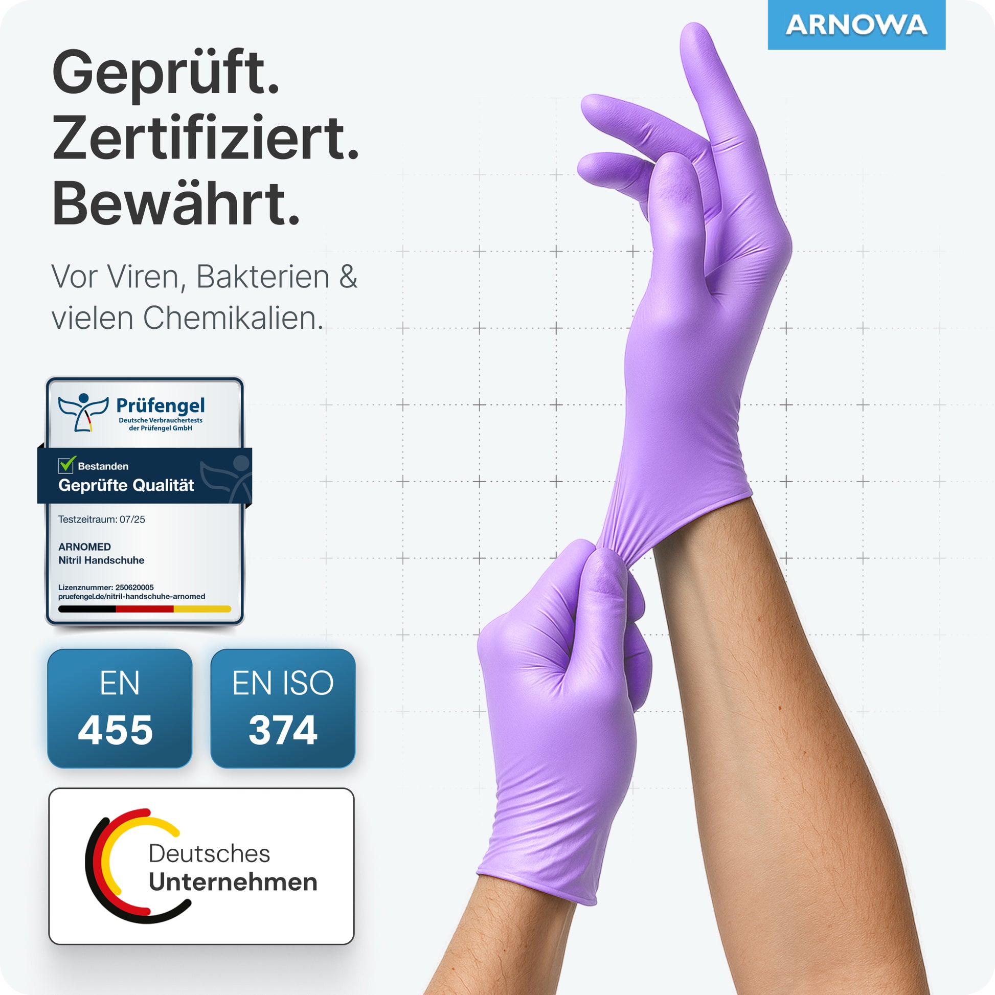 Eine Person trägt ARNOMED NITRIL LAVENDER VIOLET Einmalhandschuhe von ARNOWA GmbH. Deutsche Texte betonen den zertifizierten Schutz vor Viren, Bakterien und Chemikalien. Zertifizierungssymbole und das ARNOWA-Logo sind sichtbar. Die Handschuhe sind puderfrei.