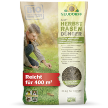 Ein Beutel Neudorff Shop Azet HerbstRasenDünger zeigt einen Jungen und einen Hund auf saftigem Gras. Der granulierte Dünger behandelt bis zu 400 m², mit klaren Details und Anweisungen für die einfache Rasendüngung auf der Verpackung gezeigt.