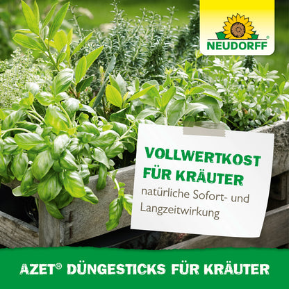 Abgebildet ist eine mit grünen Kräutern gefüllte Holzkiste mit einem Schild: "Vollwertkost für Kräuter, natürliche Sofort- und Langzeitwirkung". Das Logo des Neudorff Shops erscheint, und darunter ist eine Information über Azet Düngesticks für Kräuter für Topferde.