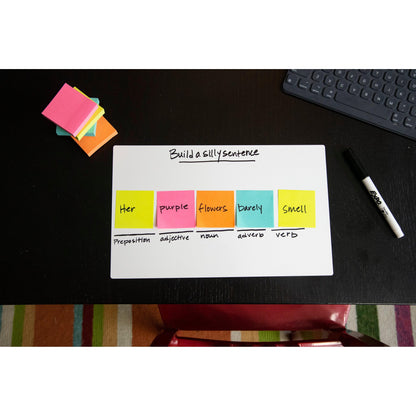 A Post-it® note pad (76mm x 127mm, 100 sheets, 100% PEFC) from 3M Deutschland GmbH lies on a black desk with notes labeled with preposition, adjective, noun, adverb, and verb; also pictured are a marker and a keyboard.