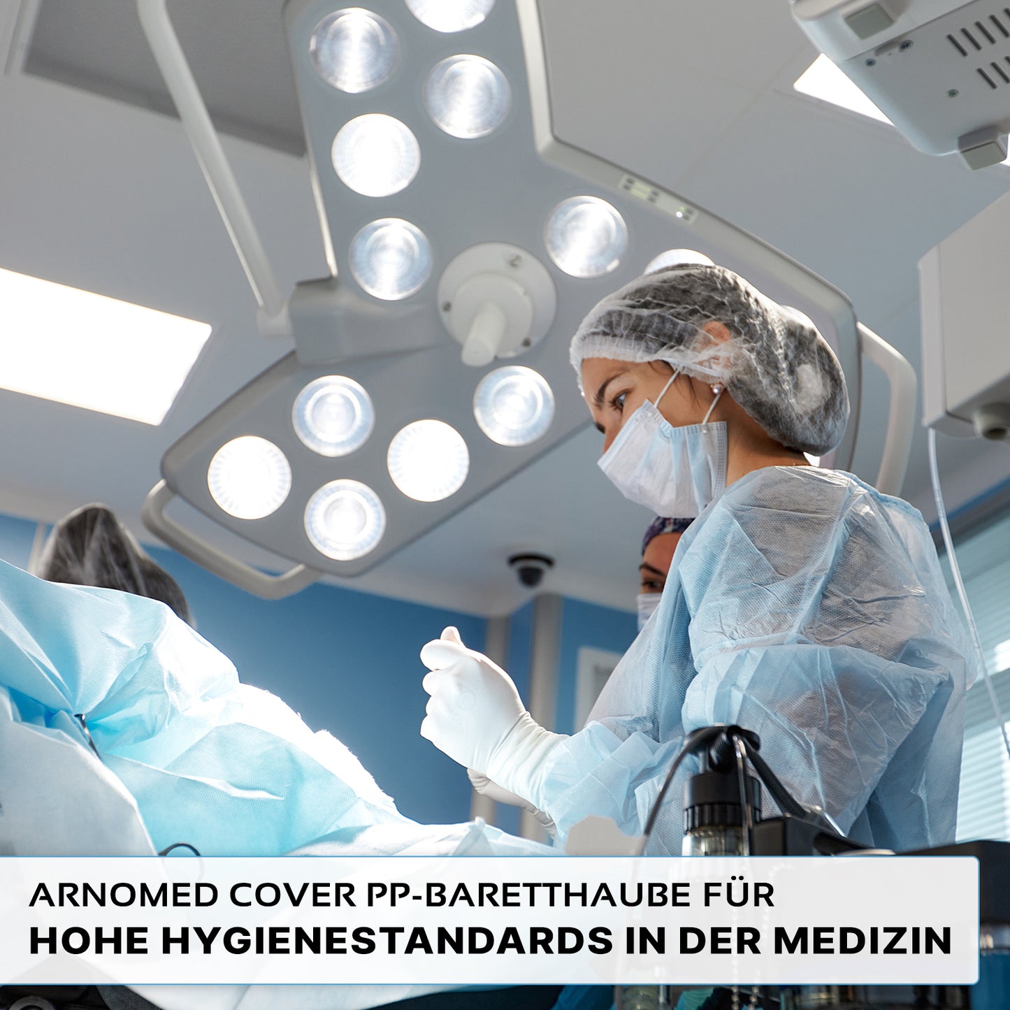 Two medical professionals with ARNOMED COVER PP-BARETTHAUBE made of PP non-woven fabric by ARNOWA GmbH work in an operating room under bright light. The German text highlights high hygiene standards and head protection for the hygiene sector.