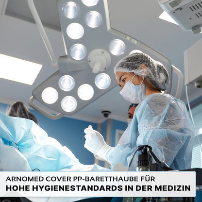 Two medical professionals with ARNOMED COVER PP-BARETTHAUBE made of PP non-woven fabric by ARNOWA GmbH work in an operating room under bright light. The German text highlights high hygiene standards and head protection for the hygiene sector.