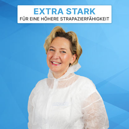 A smiling woman wears the white ARNOMED COVER PP-OVERALL XTRA STRONG from ARNOWA GmbH against a blue geometric background. Above her, a sign reads "EXTRA STRONG FOR HIGHER DURABILITY" in German.