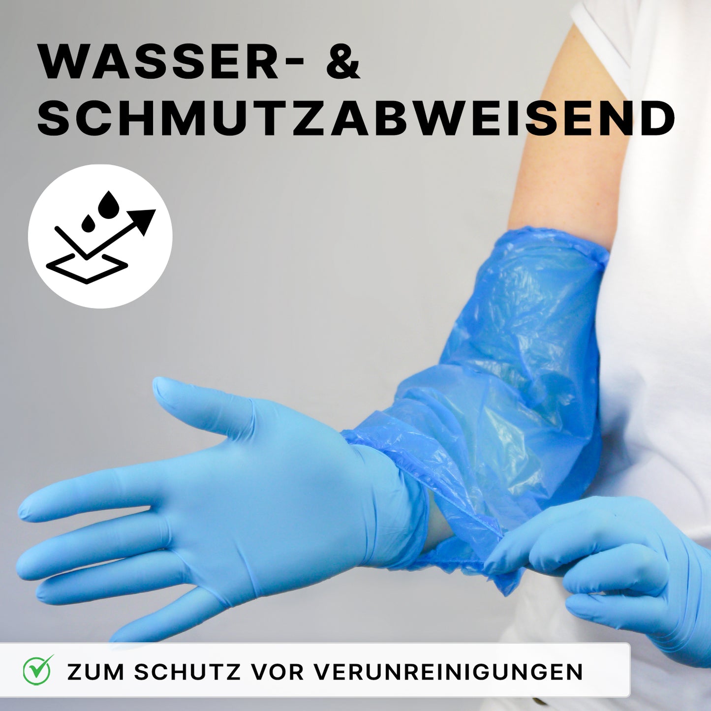 A person wears blue ARNOMED PE sleeve protectors, liquid-repellent, disposable from ARNOWA GmbH and disposable gloves. In German, it says: "Water & dirt repellent" and "For protection against contamination". A liquid-repellent icon is visible.