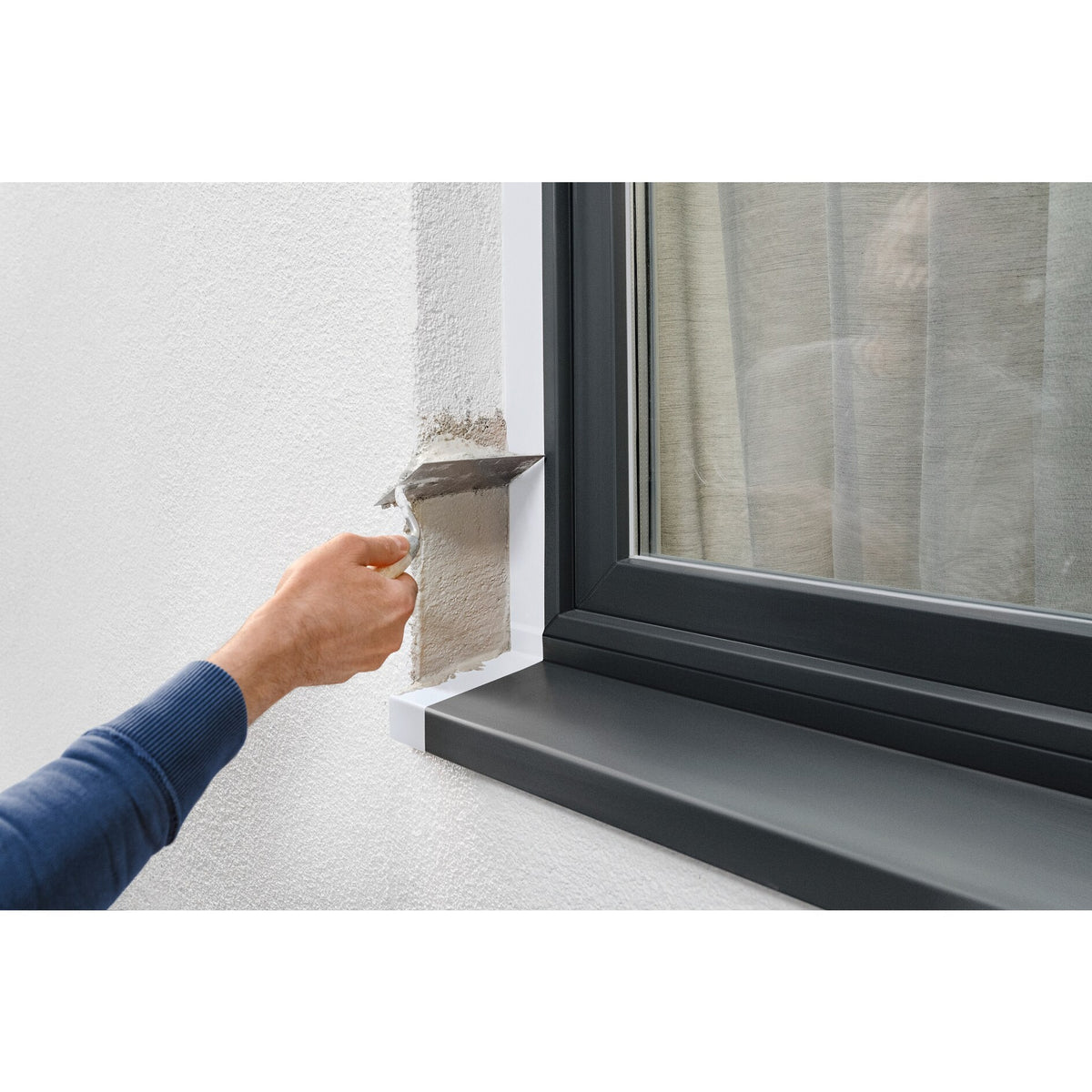 tesa PE Putzband, 33 m x 50 mm, weiß – Anwendung