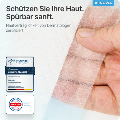 A hand removes a transparent bandage from an ARNOMED SUPERDRY PLUS pad from ARNOWA GmbH. The German text highlights the skin protection, dermatological certification, and quality badges, with the ARNOWA logo visible in the top right.