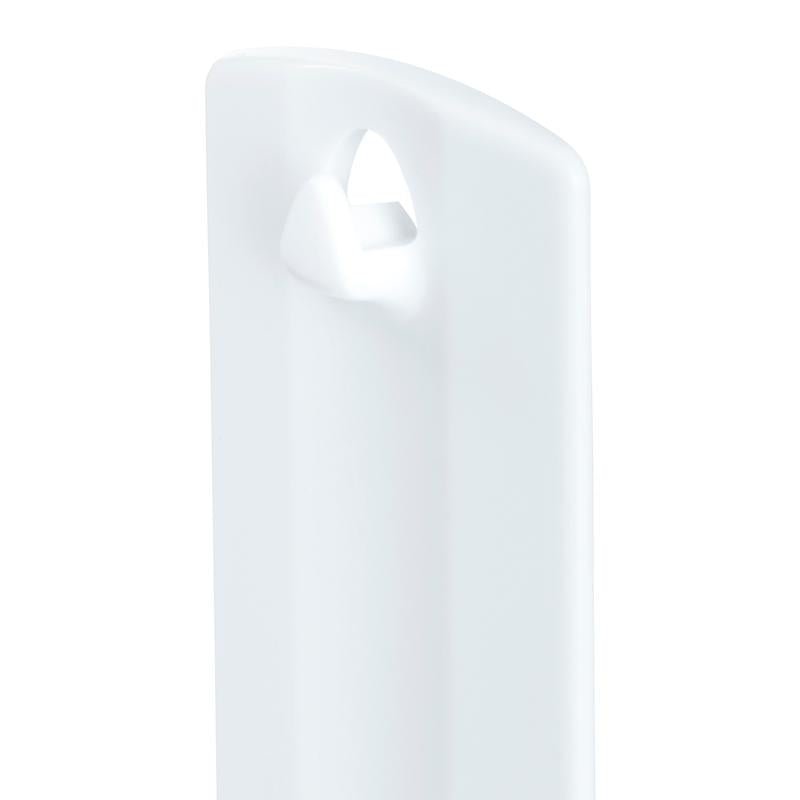 A close-up of the Command™ Sawtooth Picture Hanger 17040 from 3M Deutschland GmbH: a white plastic part with a triangular cutout and curved edge, perfect for strong attachment or hanging pictures without nails against a white background.