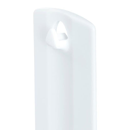 A close-up of the Command™ Sawtooth Picture Hanger 17040 from 3M Deutschland GmbH: a white plastic part with a triangular cutout and curved edge, perfect for strong attachment or hanging pictures without nails against a white background.