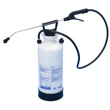 The Diversey Germany spray device incl. spray lance 7.5 l is ideal for applying carpet cleaning agents, descalers, and other cleaning agents and impresses with a robust design and practical handling.