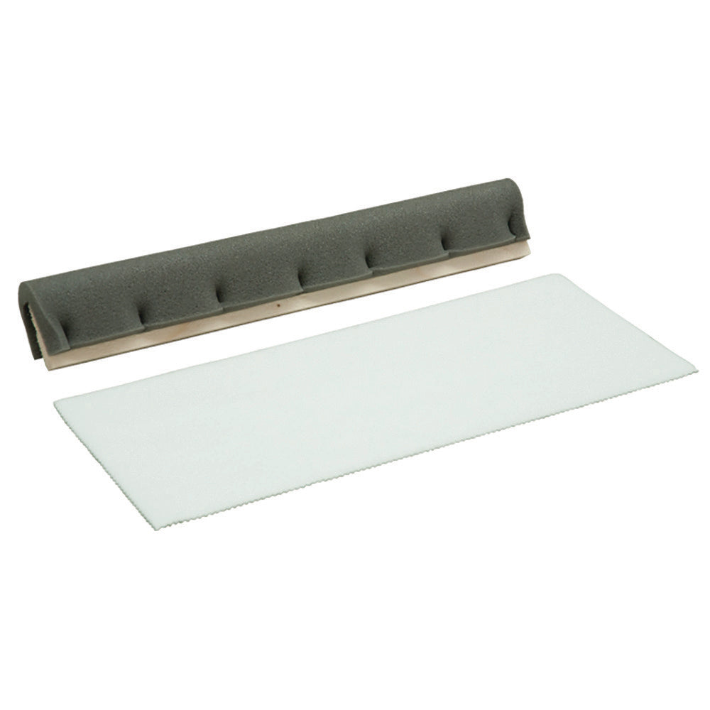 The plush painting cloths 41 x 18 cm from Diversey Deutschland GmbH & Co. OHG (6 painting cloths + 1 wooden painting sponge) are ideal for working on sensitive surfaces.