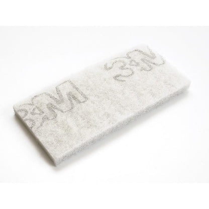 A white rectangular TASKI Jumbo pad for edge cleaning devices from Diversey Deutschland GmbH & Co. OHG, designed for professional cleaning, features several gray '3M' logos and is depicted on a plain white background.