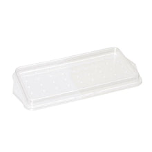 The TASKI preparation sieve for mop boxes from Diversey Deutschland GmbH & Co. OHG is a transparent, rectangular plastic lid with evenly distributed small holes, used to cover mop boxes during the cleaning process.