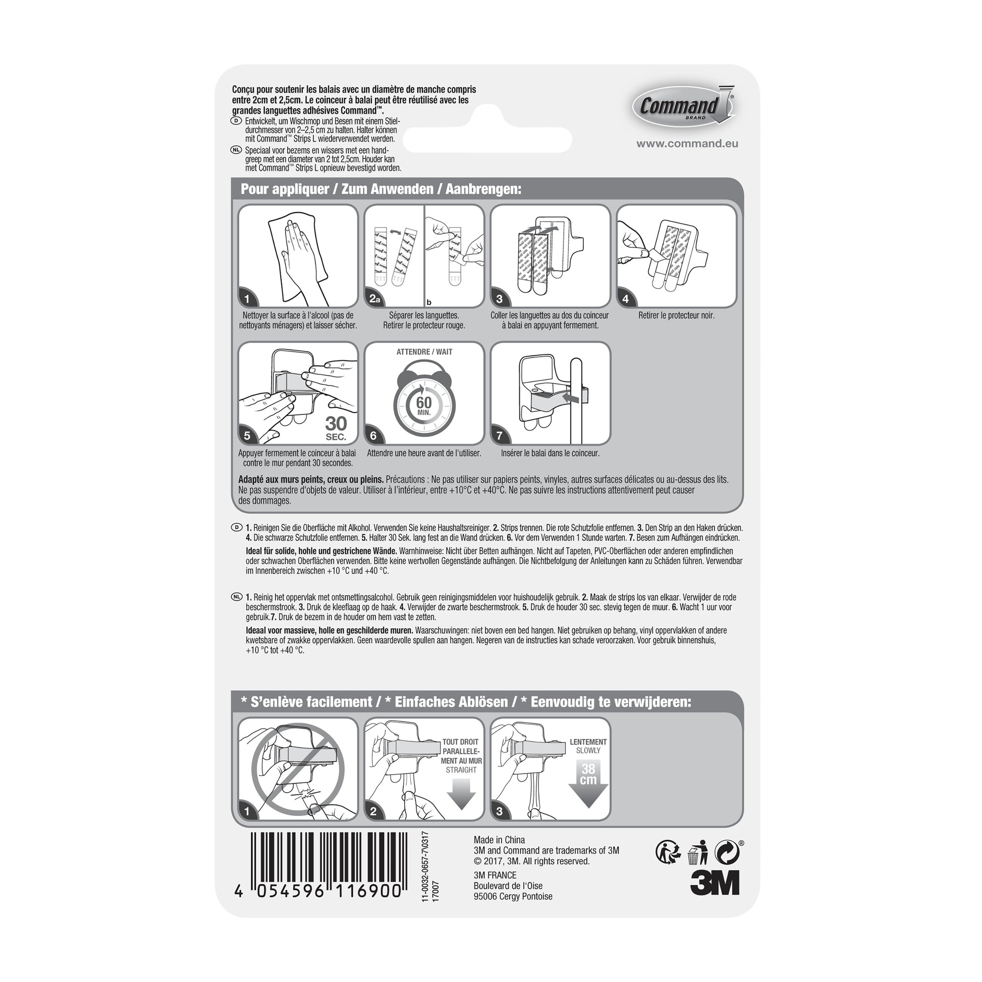 Die Rückseite einer Command™ Besenhalter, 17007-FR-Verpackung der 3M Deutschland GmbH zeigt eine bebilderte, mehrsprachige Anleitung zum Anbringen und Entfernen des Halters mit Command Klebestreifen. Diagramme führen Schritt für Schritt durch die Montage und Demontage.