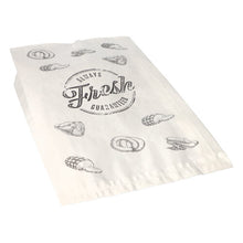 The PAPSTAR 1000 butcher bags from PAPSTAR GmbH is a white kraft paper bag with black bread lines, the inscription "Always fresh guaranteed" in the middle, and a threaded closure. The empty bag lies flat on a white surface.