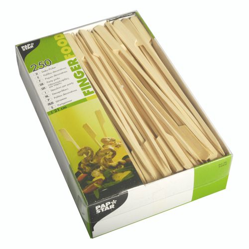 A partially opened box with 250 PAPSTAR 21 cm "Golf" grill skewers (cardboard tray) from PAPSTAR GmbH. The green-white packaging shows product information - ideal for BBQs, grill parties, or catering events.