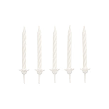 Five unlit white PAPSTAR birthday candles 6 cm with holder (PAPSTAR GmbH, blister pack of 24 pieces) are arranged in a straight horizontal line on a solid white background.