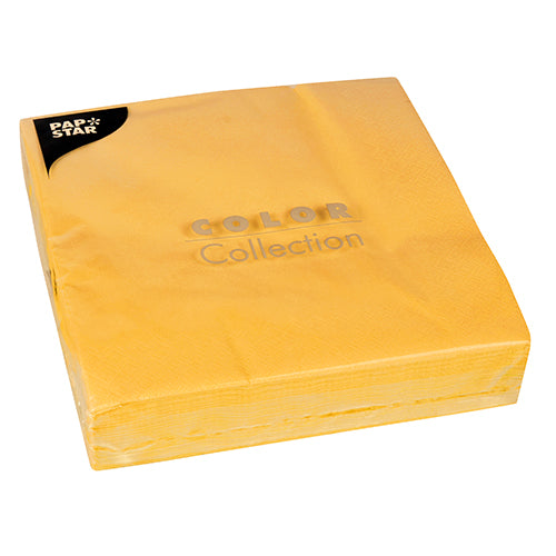 A stack of PAPSTAR 50 napkins, 2-ply 1/4-fold, 40 x 40 cm from PAPSTAR GmbH in a plastic packaging with the inscription “Color Collection” and a black corner label with the inscription “Pap Star”.