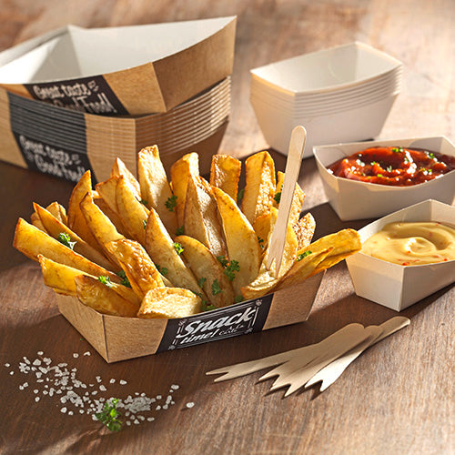 Thickly sliced potato wedges with parsley are served in a PAPSTAR 50 French fry trays "pure" "Good Food" (3.5 x 7 cm) from PAPSTAR GmbH on a wooden table, with sauces and wooden forks for an eco-friendly dining experience.