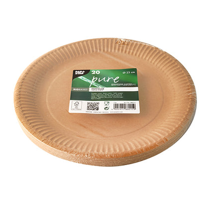 A stack of round, brown cardboard plates by PAPSTAR GmbH, environmentally friendly and for daily use, packaged in plastic with a green-white label "20 pure" and information on sustainable materials.