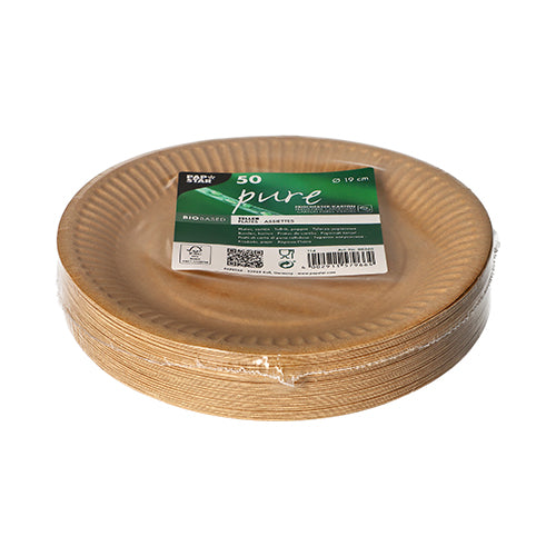 A stack of PAPSTAR 50 plates "pure" round, brown made of cardboard - compostable, biodegradable, eco-friendly; with a green-white label from PAPSTAR GmbH as well as product information and quantity indication.