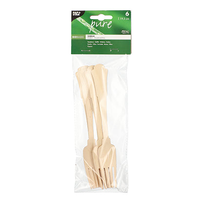 In a transparent plastic packaging, there are six beige, biodegradable PAPSTAR wooden forks "pure" 19.5 cm in vintage design, with a green-white top label with product information from PAPSTAR GmbH.