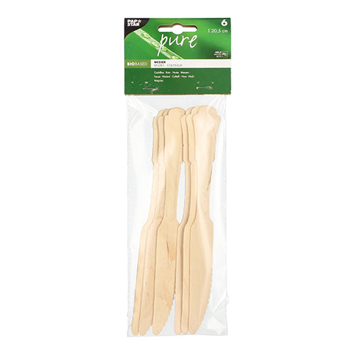 In a transparent plastic package, there are six PAPSTAR wooden knives "pure" 20.5 cm in vintage design with a green-white label on the top, stating that they are bio-based and compostable, from PAPSTAR GmbH.