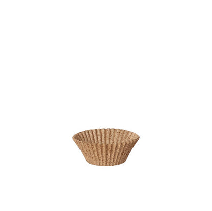 A single brown, fluted PAPSTAR 100 baking cups round of PAPSTAR GmbH made of paper is centered on a plain white background – ideal for baking cupcakes or muffins.