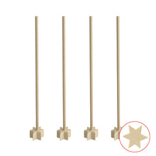 On a white background, four PAPSTAR 17 cm wooden cocktail muddlers "pure" from PAPSTAR GmbH are lined up, each featuring the characteristic star-shaped base, a close-up of this base is shown in a small circle at the bottom right.