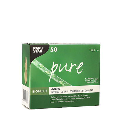 A green box with the inscription "PAPSTAR pure" contains 50 bamboo sporks from PAPSTAR GmbH, each with a length of 8.5 cm - ideal for finger food. The packaging is adorned with bamboo motifs and multilingual text and is suitable for sustainable party needs.